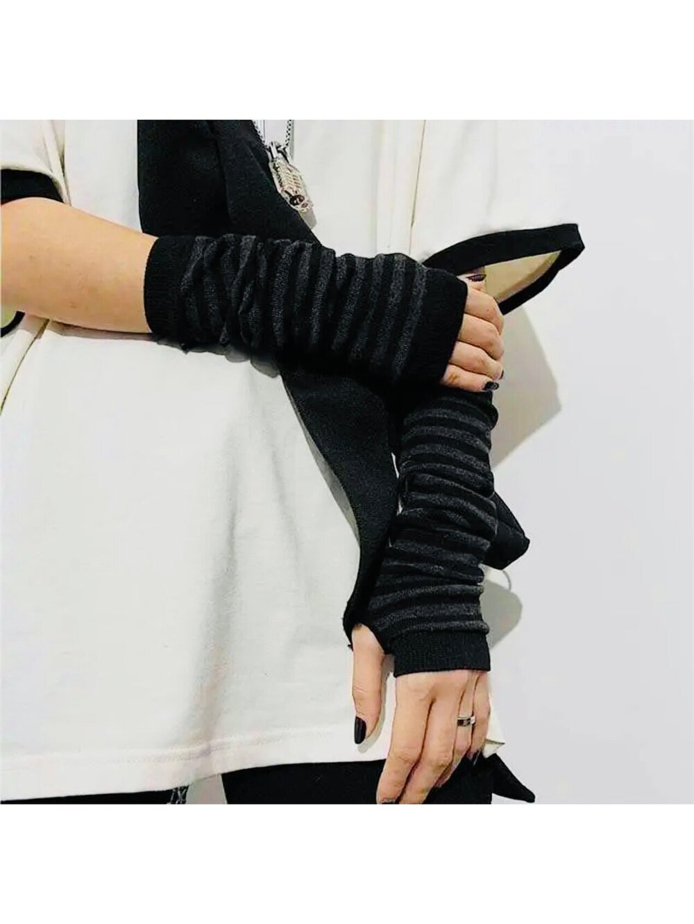 New - Y2K-Inspired Striped Knit Arm Warmers With Thumb Holes - Black /Dark Gray